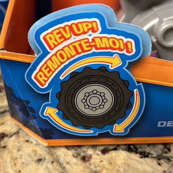 PAW Patrol Dino Rescue SKYE Deluxe Vehicle - Picture 8 of 10